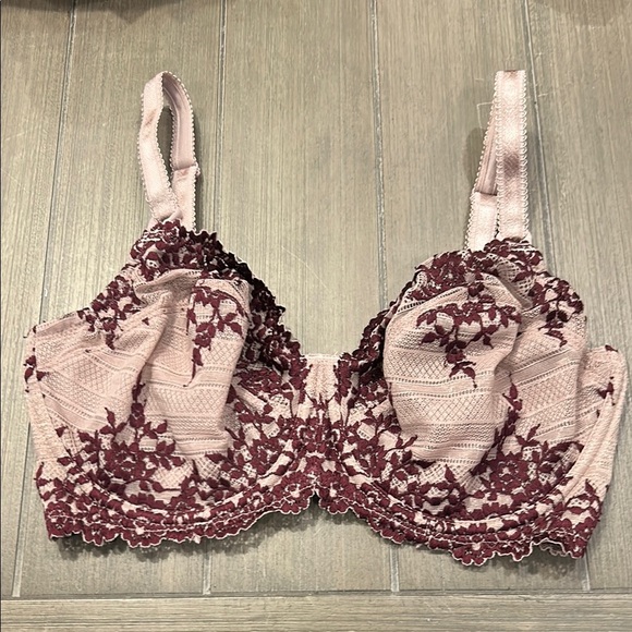 Elegant Lace Underwire Bra - Pink and Burgundy - Picture 2 of 9